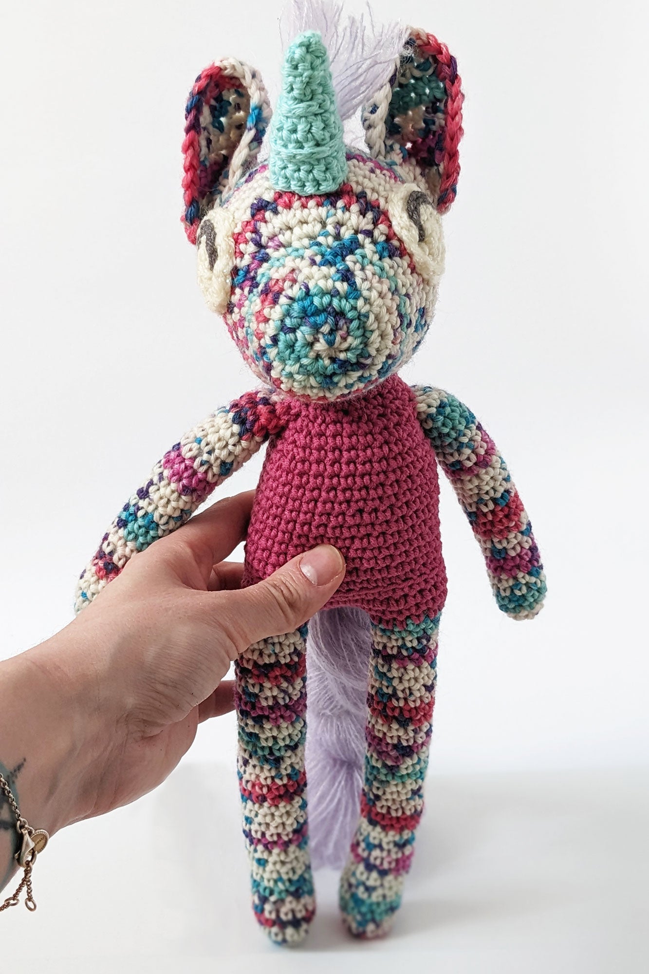 Unicornio de peluche: Betty, la punkicornia